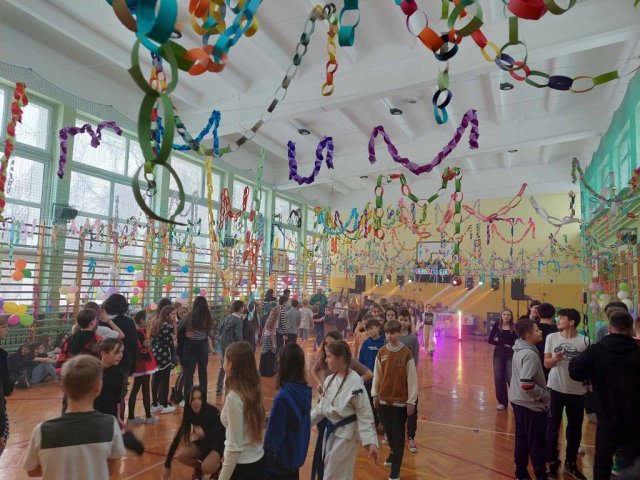 b_1024_768_0_00_images_2023_2024_WYDARZENIA_Choinka_419884962_840370344557582_6203392657413848573_n